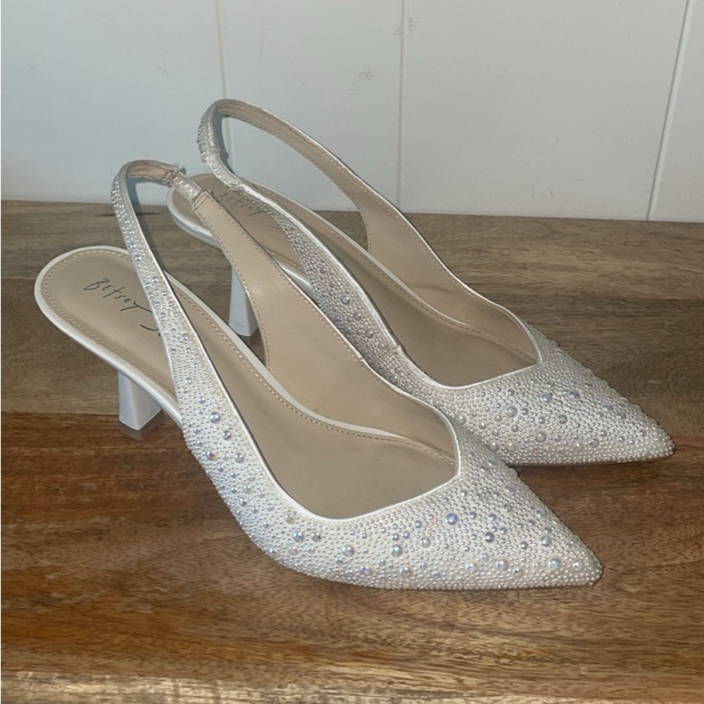 Betsy Johnson Clark Ivory Pearl Heels
